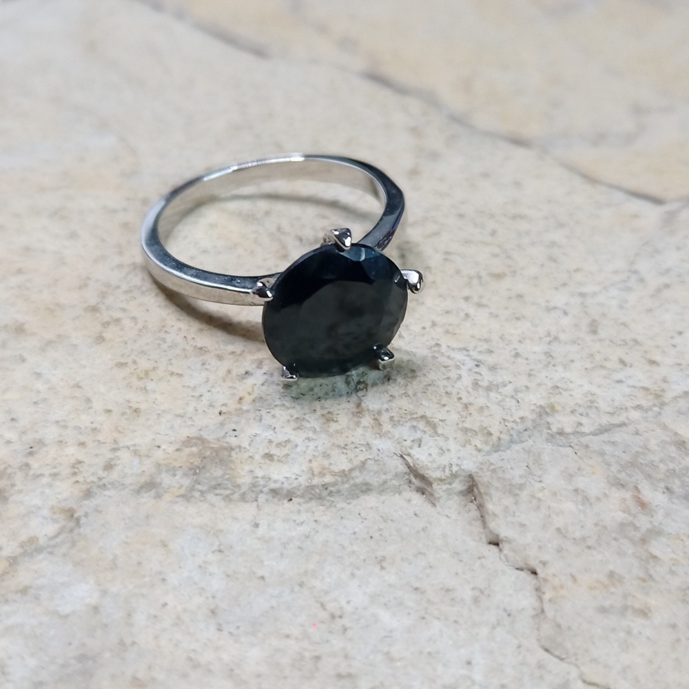 Elegant Silver Ring with Vibrant Black CZ Gemstone